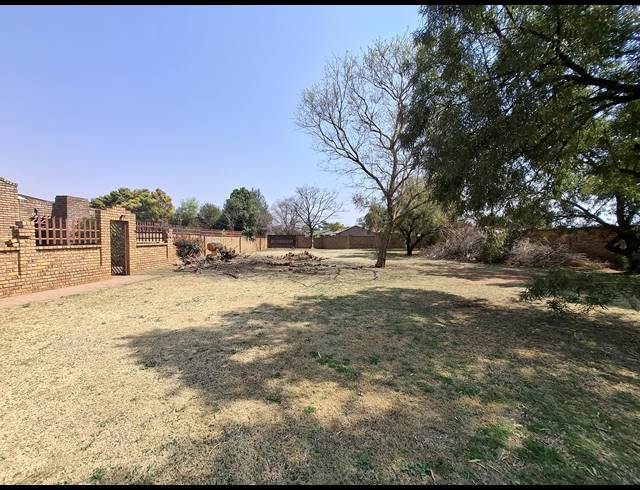 4 BEDROOM HOUSE FOR SALE IN DERSLEY